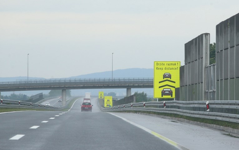 Zbog nesreće na A3 promet je usporen