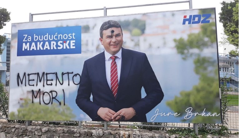 HDZ-ovom gradonačelniku na plakatu nacrtali rupu od metka na čelu