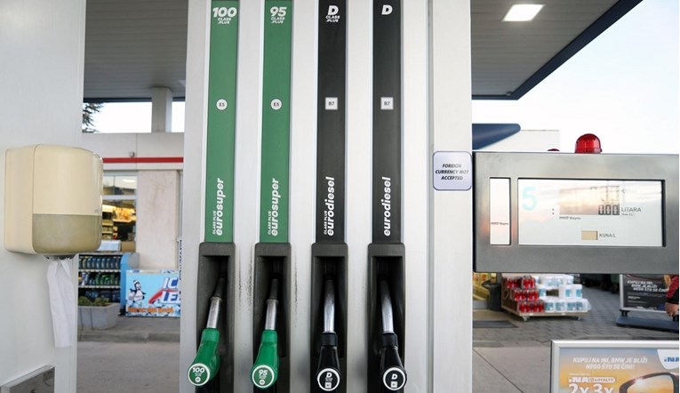 Od ponoći nove cijene goriva. Stručnjak: Izgleda da se možemo opustiti, ali...