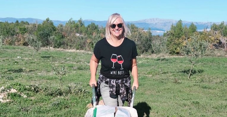Danijela Dvornik pokazala minijaturnu kuću koju gradi na Braču, nastala rasprava