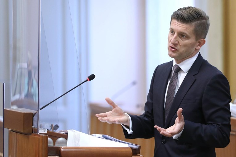 U saboru o opozivu Marića: "Je li njegovo ljetovanje privatna stvar?"