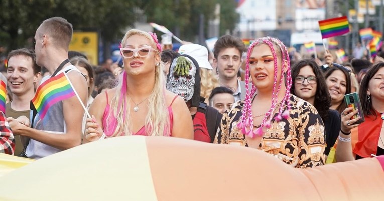 FOTO Pogledajte modne kombinacije s Parade ponosa u Beogradu