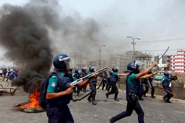 U Bangladešu policija pucala na prosvjednike, ubila petoricu