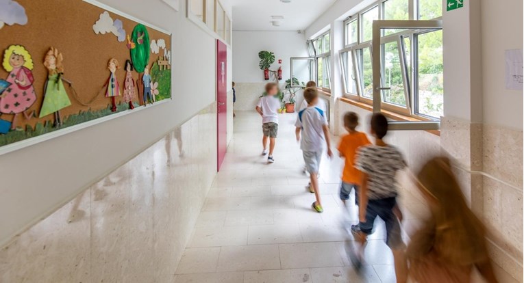 Više od stotinu prvašića ponavlja razred