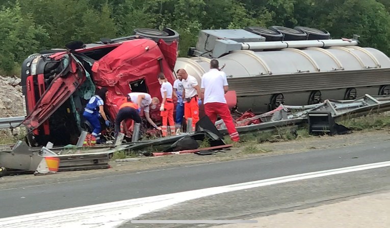Detalji nesreće kod Rijeke: Vozač ispao iz cisterne i ostao bez ruke