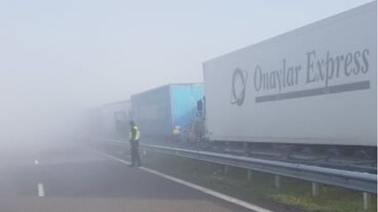 Lančani sudar 15 kamiona u Bugarskoj, najmanje dvoje mrtvih