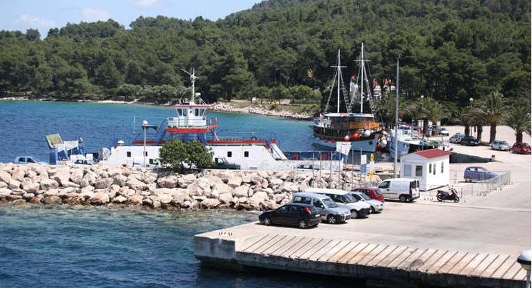 Ženu na Hvaru udario kamion, preminula je