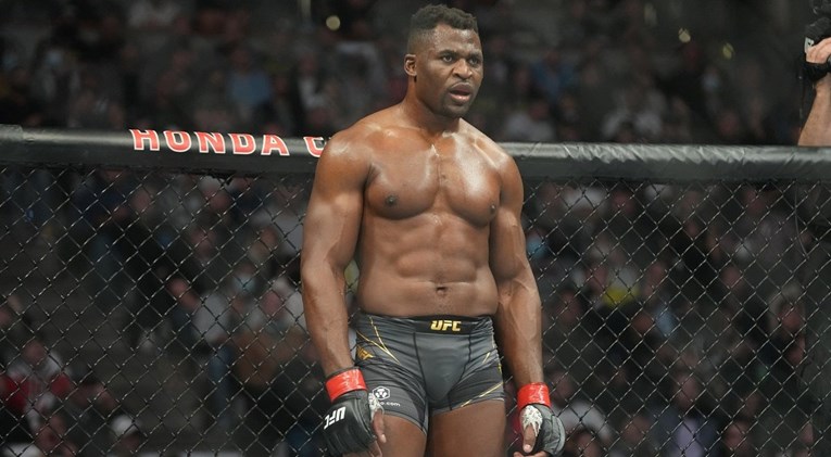 Ngannou pobijedio s teškom ozljedom koljena. Sad ide na operaciju, čeka ga duga pauza