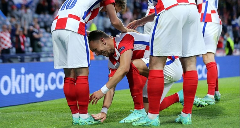 Perišić čistio kopačke Modriću