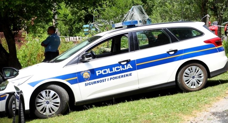 Kći (16) urlala na očuha: Je** ti pas mater da ti je**, koliko ti treba da kupiš kruh