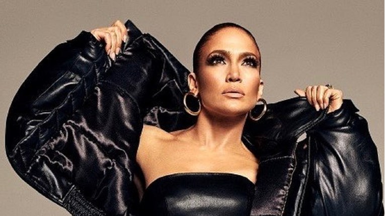 J.Lo uoči 51. rođendana pozirala u minijaturnom kožnom kompletu, fanovi u nevjerici