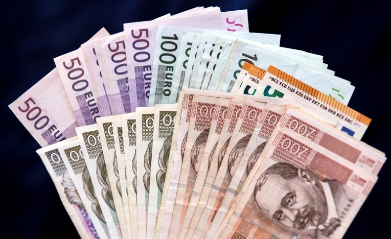 Kuna blago ojačala prema euru