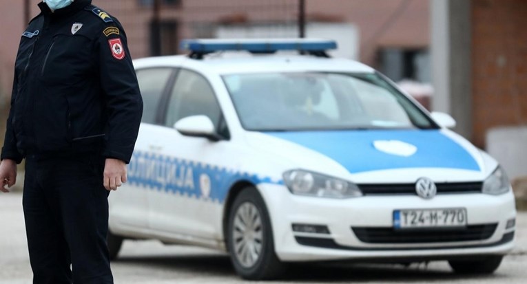 Kod Tuzle u autu pronađeno tijelo ženske osobe