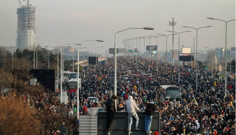 Ovo je najmoćnija fotografija s prosvjeda u Beogradu danas