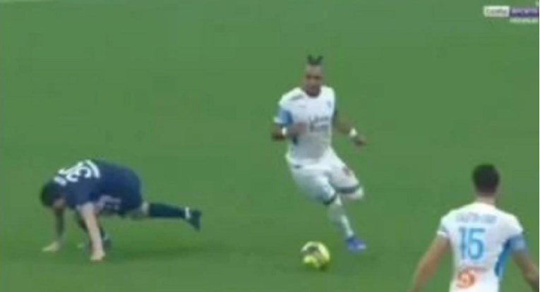Pogledajte što je Payet napravio Messiju. Argentinac se srušio nakon driblinga