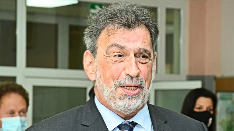 Fuchs: Zatvaranje škola neće bog zna kako pomoći zaustavljanju ove situacije