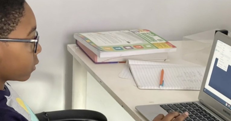 Nasilnici dječaku šalju okrutne poruke tijekom online nastave