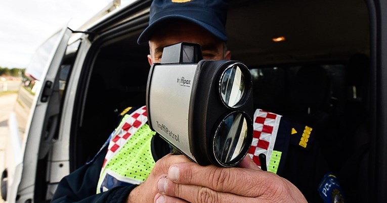Vozačica (53) u podne napuhala 3.77 promila. Skoro se zabila u policijsku patrolu