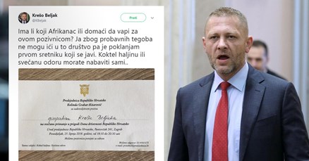 Beljak poklanja Kolindinu pozivnicu za svečani prijem