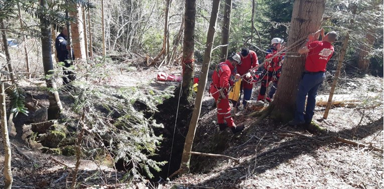 U jami kod Rudopolja na 70 metara dubine nađeno tijelo mlađeg muškarca