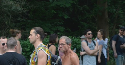 Potpuno gol se prošetao pred tisućama ljudi na berlinskom prosvjedu