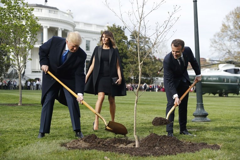Osušilo se drvo prijateljstva koje su posadili Macron i Trump