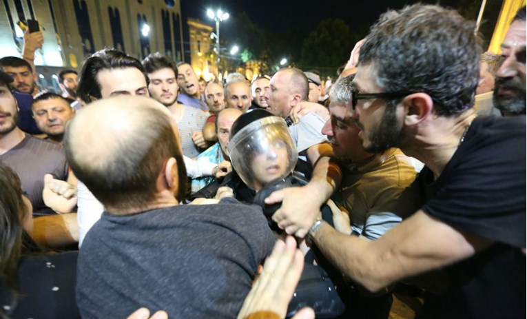 Neredi u Gruziji, predsjednica za sve optužila rusku petu kolonu