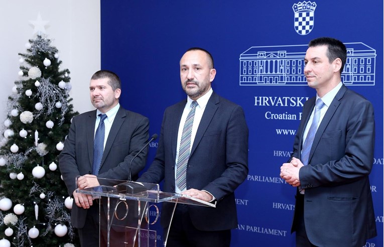 HRAST traži da nastavnici dobiju status službenih osoba