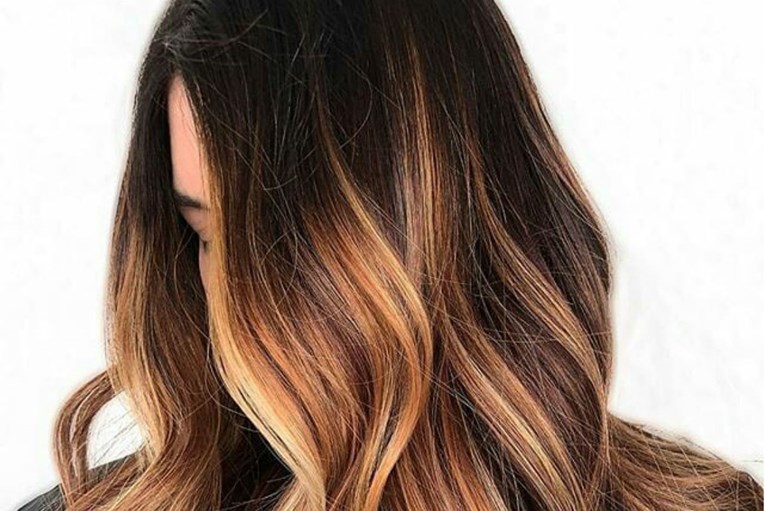 Novi balayage trend posebno će se svidjeti brinetama