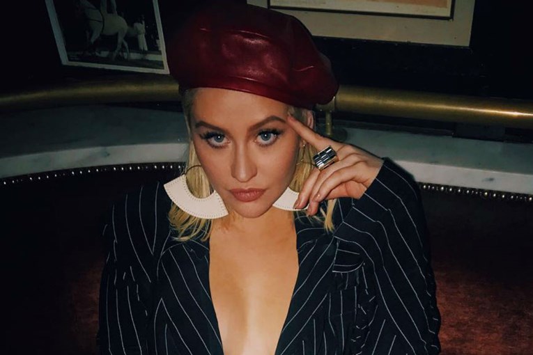 Christina Aguilera pokazala novi piercing, no svima je bilo zanimljivije njeno lice bez šminke