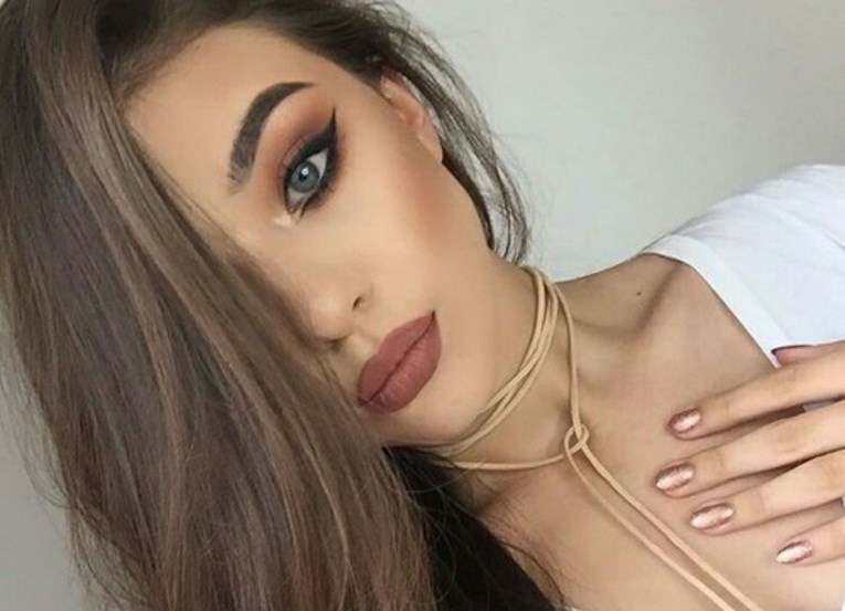 Savršena nijansa: Trik s puderom koji će promijeniti vašu beauty igru