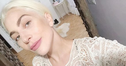 Lady Gaga iznenadila romantičnom haljinom koju ćete poželjeti u svom ormaru