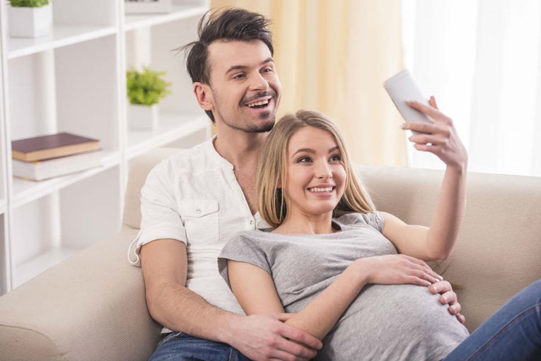 Kako pozirati ako želite imati predivne trudničke fotografije