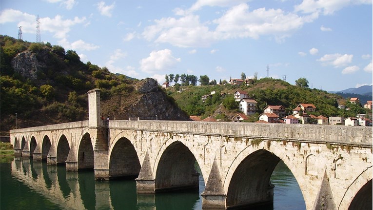 RUŠIMO HRVATSKE MITOVE Je li hrvatska granica na Drini povijest ili ustaški mit?