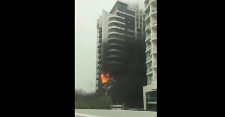 VELIKI POŽAR U DUBAIJU Gorio neboder u gradskoj luci