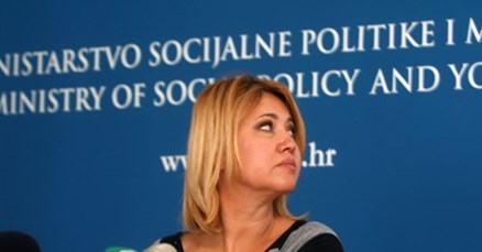 Dok se ministrica Opačić hvalila u Gunji, mladež HDZ-a prosvjedovala
