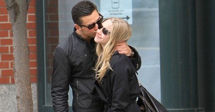 Amanda Seyfried i Dominic Cooper prekinuli