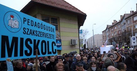 Ugledni Mađari rasprodaju državna odlikovanja ogorčeni zbog iskazivanja počasti rasističkom novinaru