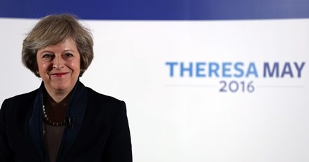 Cameron će u srijedu podnijeti ostavku, a zatim šefica Vlade postaje Theresa May