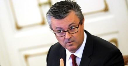 Novinari: Oreškovićeva vlada zatvorenija prema javnosti od Milanovićeve