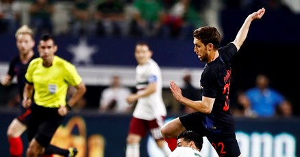Drago Ćosić i HRT u prijenosu napali Dalića i HNS: "Skupo smo platili prijenos, a nismo gledali Modrića"