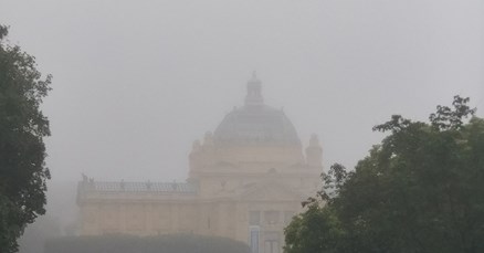 FOTO Maglovito jutro u Zagrebu, navečer opet počinje kiša koja će padati danima