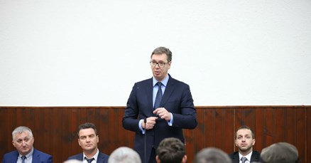 VIDEO Vučić školi u Vrginmostu darovao 10 računala, Srbima obećao pomoć