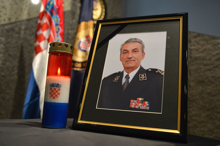 U MORH-u otvorena Knjiga žalosti povodom smrti generala Stipetića