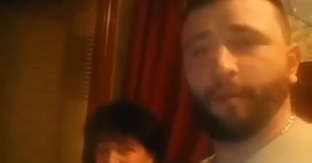 VIDEO Srbija se smije božićnoj čestitki ovog Srbina i njegove mame: "Mama, molim te"