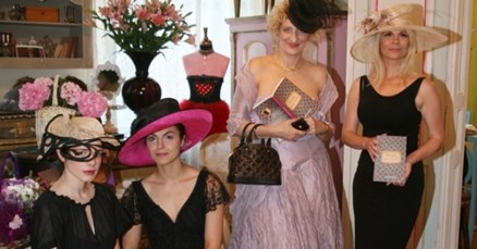"Moj deda Louis Vuitton": Mnoge poznate dame uživale u ženskim temama i reviji šešira