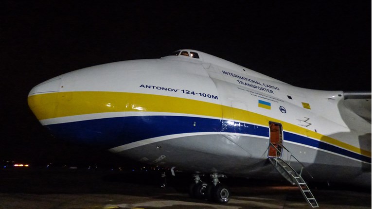 POGLEDAJTE SLAVNI AVION U ZAGREBU Antonov sletio na Tuđmana pa otišao u Saudijsku Arabiju