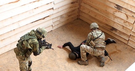 Kod Knina održana vježba hrvatske i britanske vojske, pogledajte fotografije