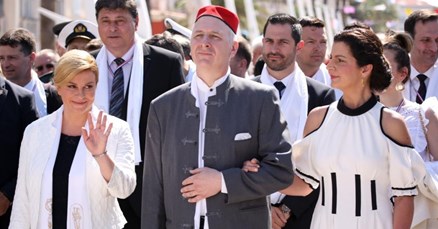 Prva dama Splita bila je pravi mamac za poglede u bijeloj haljini s izrezanim detaljima