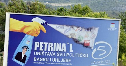 FOTO "Uništava svu političku bagru i uhljebe": Petrina izvjesio predizborne plakate u svom stilu